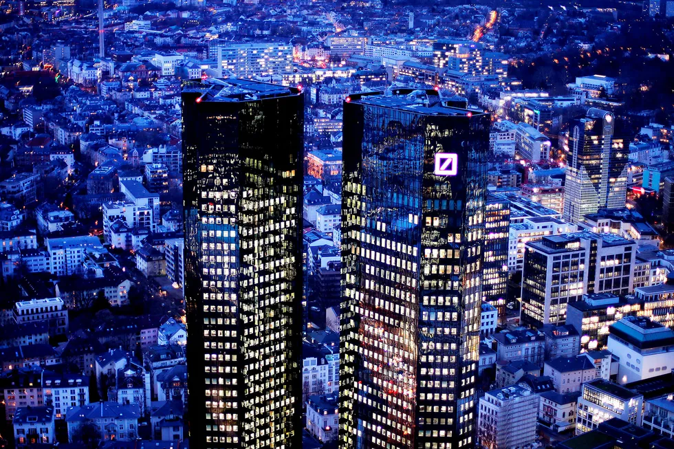 Deutsche Bank vil trolig flytte verdier for flere milliarder euro hjem til Tyskland. På bildet er bankens hovedkontor i Frankfurt, Tyskland.