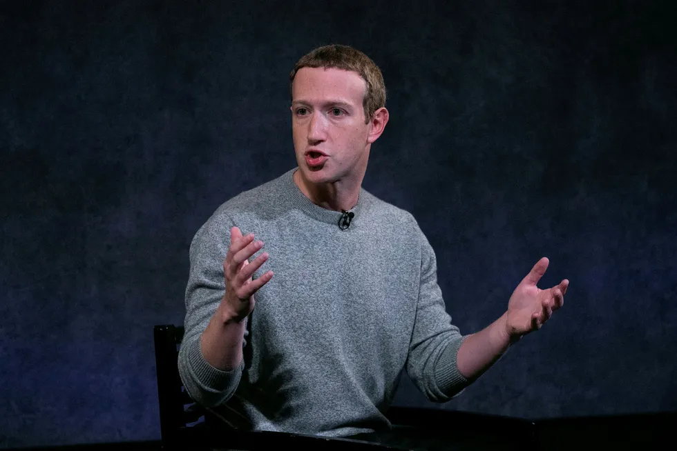 Facebook-sjef Mark Zuckerberg mener det er riktig å tillate politisk reklame. Foto: Mark Lennihan / AP / NTB scanpix