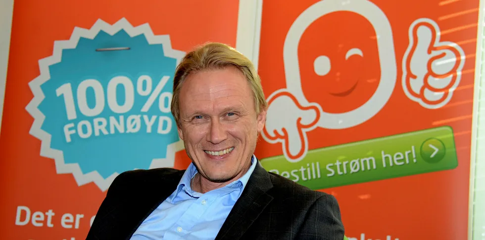 Konsernsjef Rolf Barmen i Fjordkraft kan smile bredt etter å ha nådd målet om 100 000 mobilkunder. Nå jobber de mot å få 125 000 kunder innen årets slutt.
