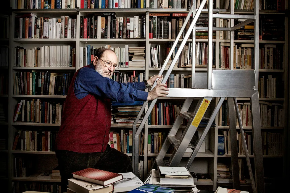 Nå skal Umberto Ecos eget privatbibliotek finne et hjem. Eco døde for to år siden og etterlot seg omkring 50.000 bøker. Foto: Eva Tedesjö/DN/TT/Scanpix