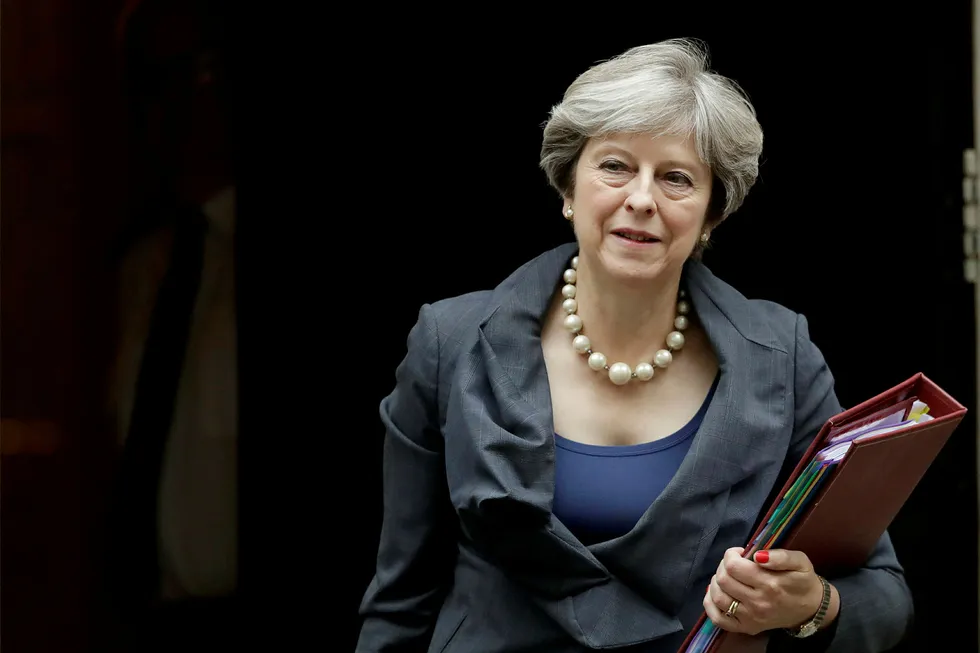 Britenes formue er ikke verd så mye som tidligere antatt. Her statsminister Theresa May. Foto: Matt Dunham / AP / NTB scanpix