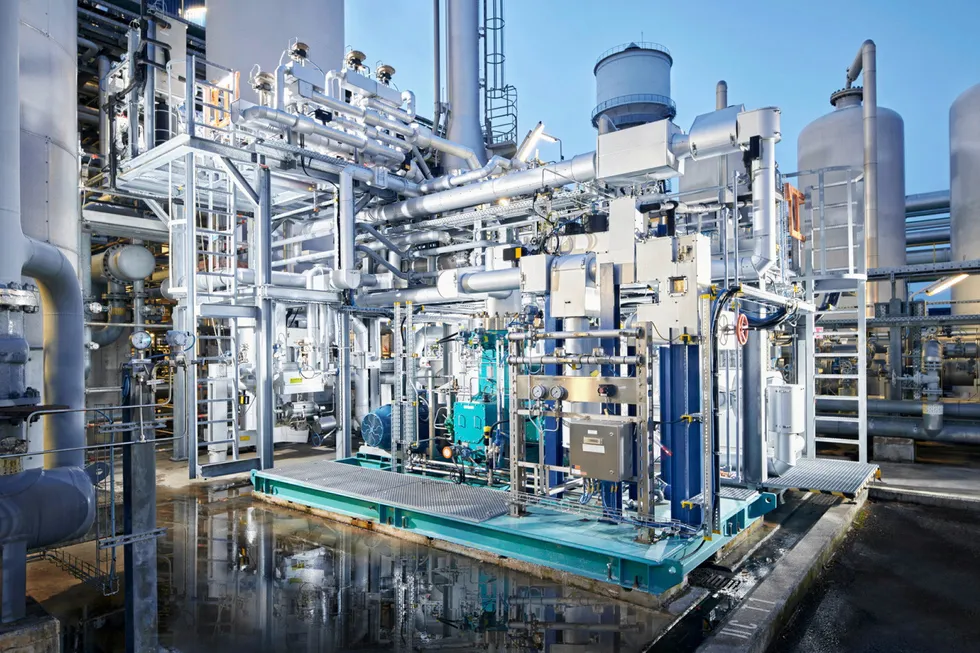 Linde's HISELECT demonstration plant in Dormagen, Germany, which can extract hydrogen from natural gas/H2 blends.