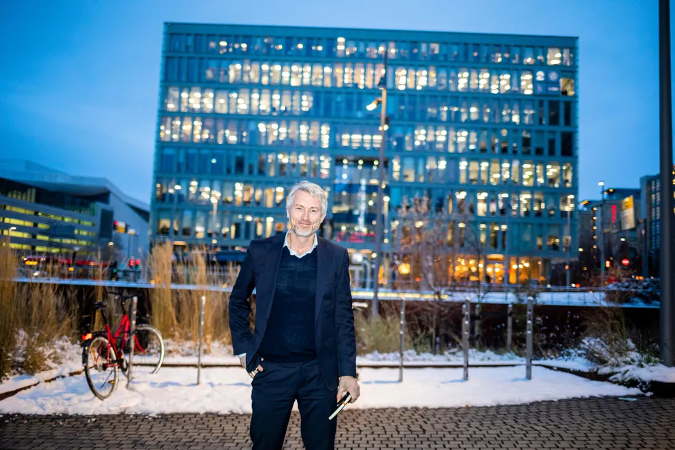TV 2-sjef Olav T. Sandnes forteller om sterk konkurranse fra internasjonale strømmeaktører.