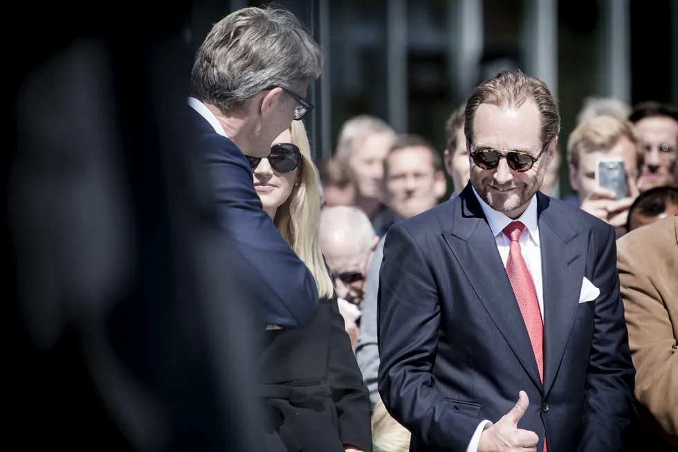 Krill, olje og fornybarmilliardær Kjell Inge Røkke (t.h.) og hans høyre hånd og Aker-sjef Øyvind Eriksen (med ryggen til) har tatt tre nye selskaper på Oslo Børs i år, to av dem med stor suksess.