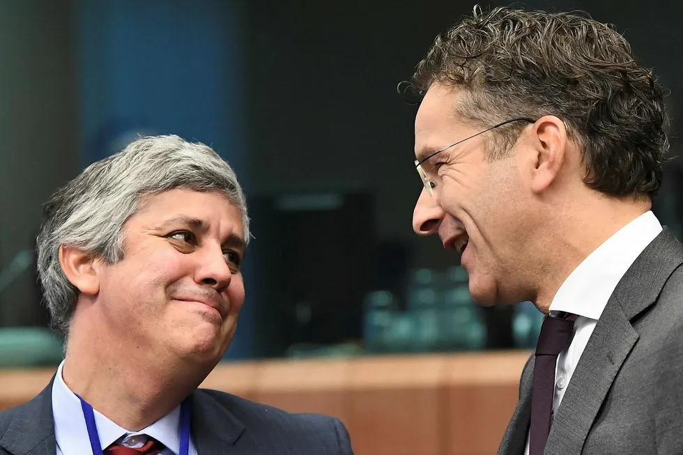Portugals finansminister Mario Centeno (til v.) overtar som leder for Eurogruppen etter Jeroen Dijsselbloem fra Nederland. Foto: Emmanuel Dunand/AFP Photo/NTB Scanpix