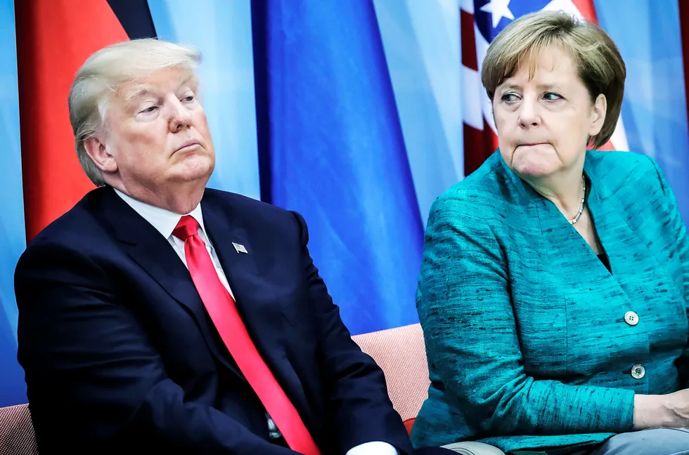 Tysklands forbundskansler Angela Merkel og USAs president Donald Trump i Hamburg på G20-møtet. De to har vært svært uenige om blant annet klima. Foto: Michael Kappeler