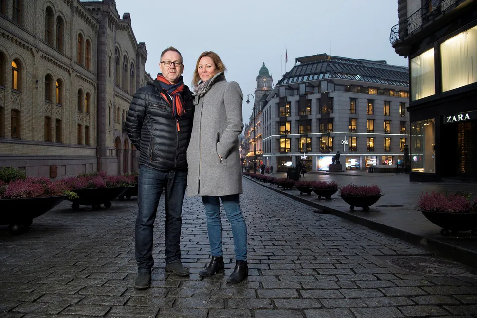 Dagbladet-redaktør John Arne Markussen og kona, TV 2-sjef Silje Hovland innrømmer at mediedebattene hjemme hos dem kan bli opphetede. Foto: Elin Høyland