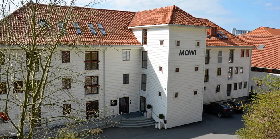 Laurdag ble ein mann skada på eit Mowi-anlegg i Gulen. Bildet viser Mowi sitt hovudkontor i Bergen.