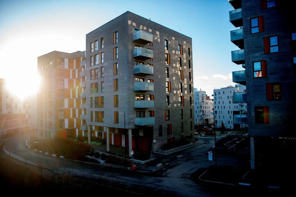 Lav prisvekst og mange boliger på markedet, gjør at flere førstegangskjøpere kommer seg inn på markedet, ifølge ny rapport. Her fra Nydalen i Oslo.