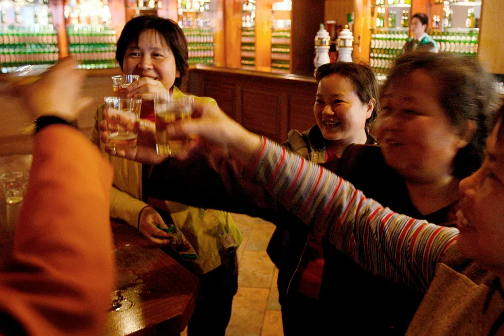 Kineserne har fått smaken på alkohol. Det synes på det globale alkoholforbruket.
