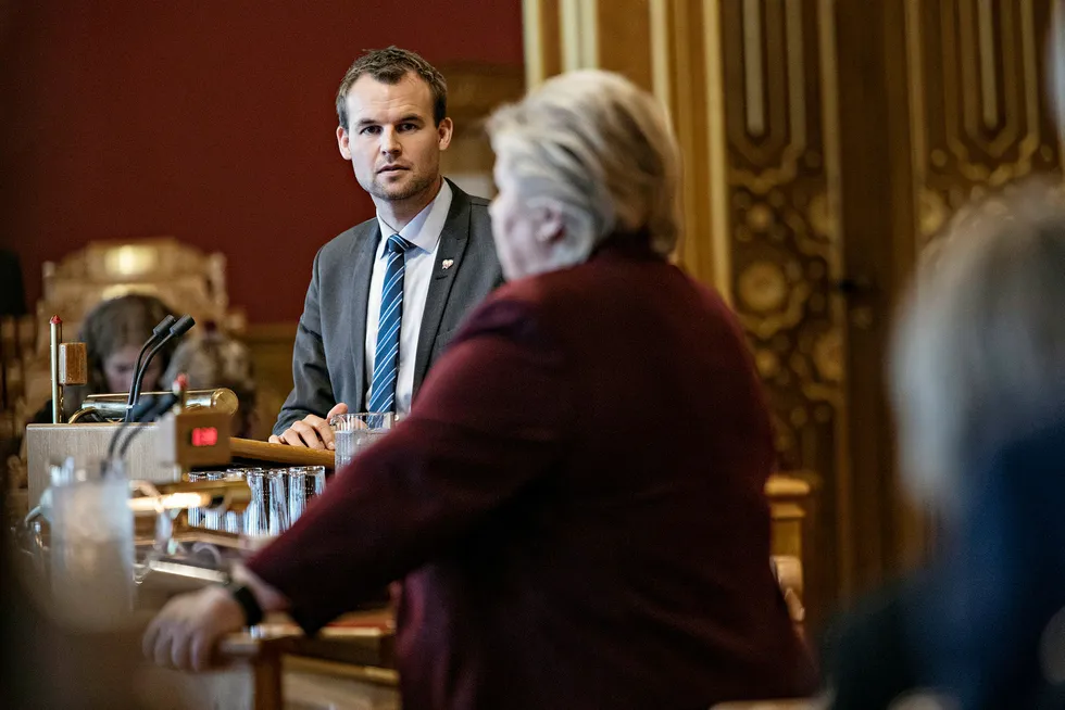 Statsminister Erna Solberg (H) og Krf-nestleder Kjell Ingolf Ropstad, her i en spørretime på Stortinget.