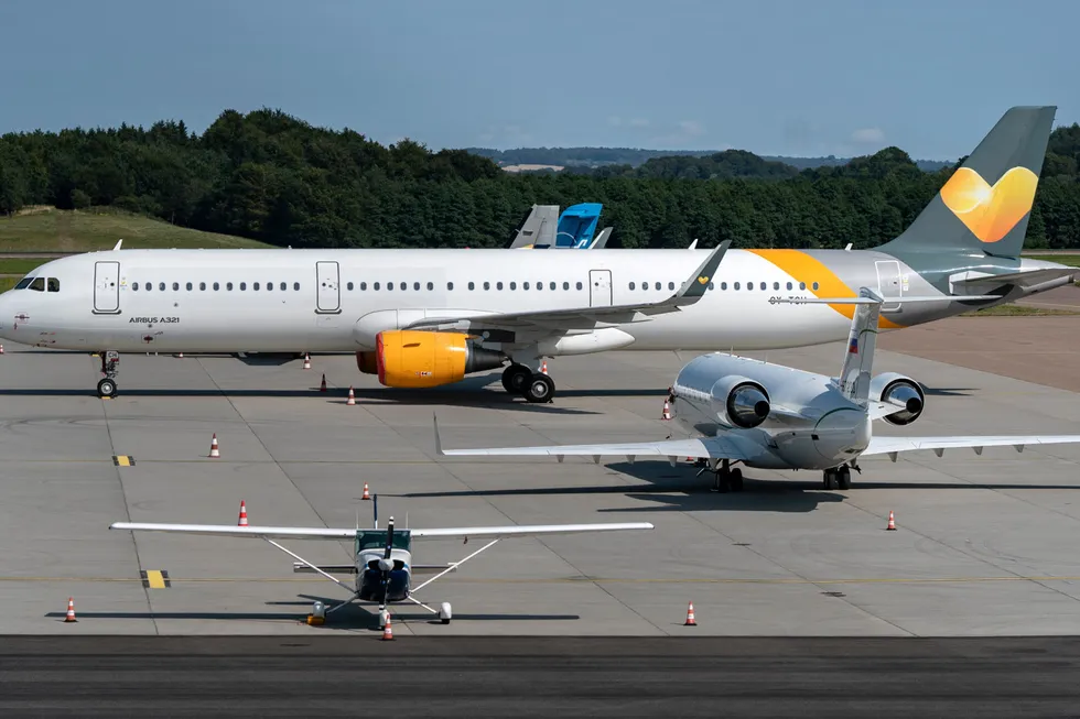 Flytrøbbel, valuta og høye rentekostnader preget Nordic Leisure Travel Group i fjor, charterkonsernet der også flyselskapet Sunclass Airlines (bildet) inngår.