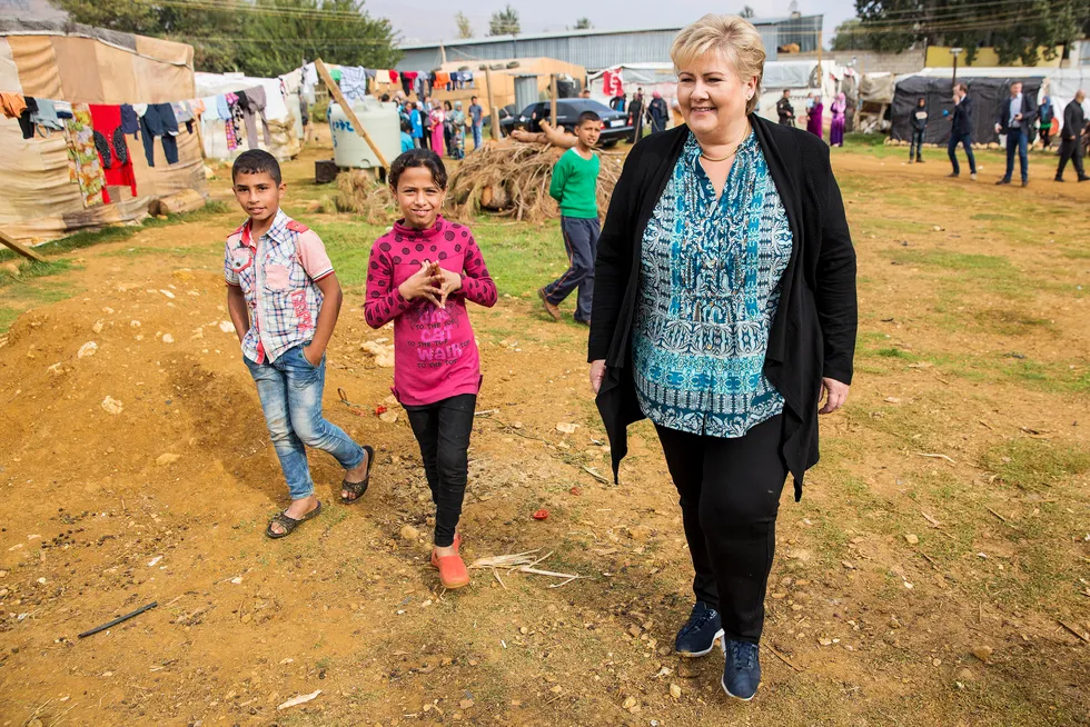 Statsminister Erna Solberg besøkte lørdag flyktningeleiren i byen Qab Elias i Bekadalen i Libanon. I denne leiren bor det 183 syriske flyktninger som kommer fra Aleppo, Raqqa og Idlib i Syria. Foto: Tore Meek / NTB scanpix