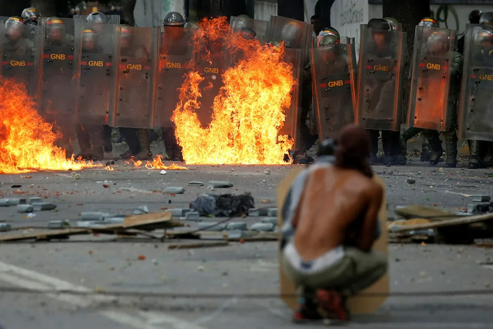 Opptøyenne i Venezuela fortsetter Foto: Carlos Garcia Rawlins/Reuters/NTB scanpix