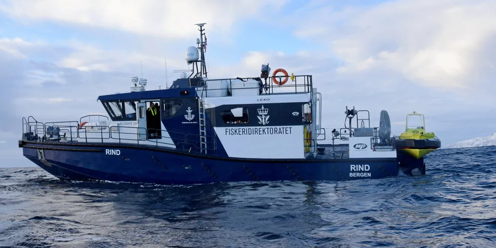Fiskeridirektoratets sjøtjeneste kontrollerte lofotfisket i 2021 med patruljefartøyet «Rind» og den 6. mars kontrollerte de det aktuelle fartøyet da det lå til kai et sted i Norland.