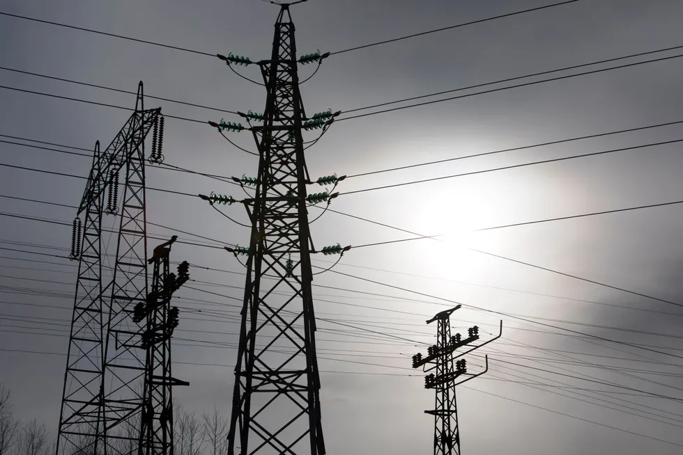 Strømprisen i sommer lå nær 70 prosent over fjorårets strømpris.