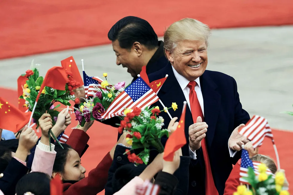 USA og president Donald Trump har trappet opp spenningen med Kina. Her er President Xi Jinping sammen med President Trump under hans besøk i Kina november 2017. Foto: Artyom Ivanov/TASS via Getty Images