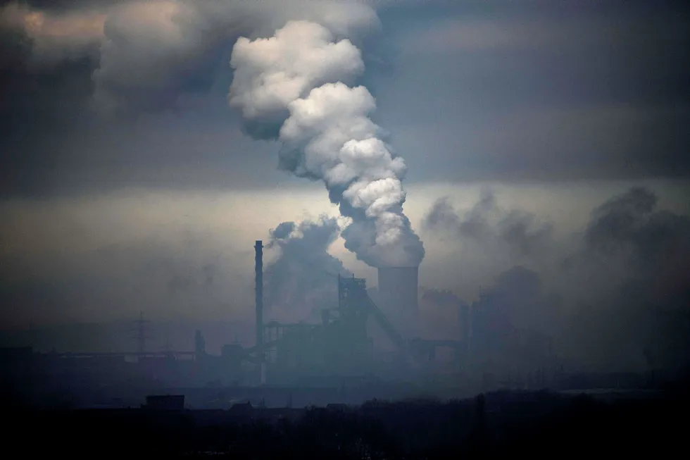 I en tid med klimakrise ser mange partier seg om etter nye virkemidler i næringspolitikken, skriver artikkelforfatteren. Her fra et kullkraftverk i den tyske byen Duisburg.