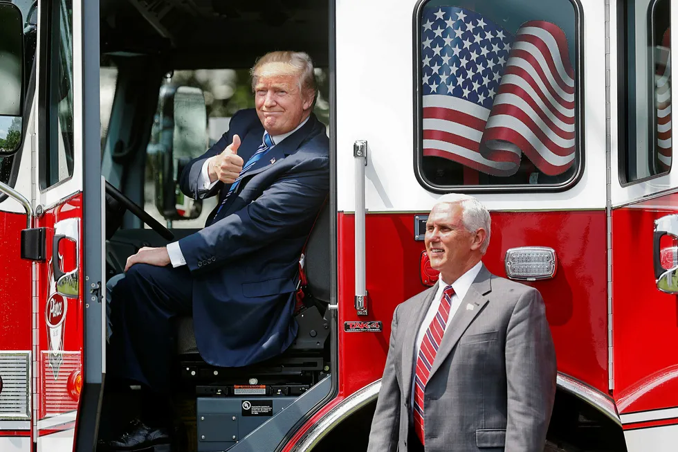 Donald Trump er neppe like positiv som på dette bildet, etter at partikollegene vraket presidentens budsjettforslag. Foto: Pablo Martinez Monsivais/AP/NTB Scanpix