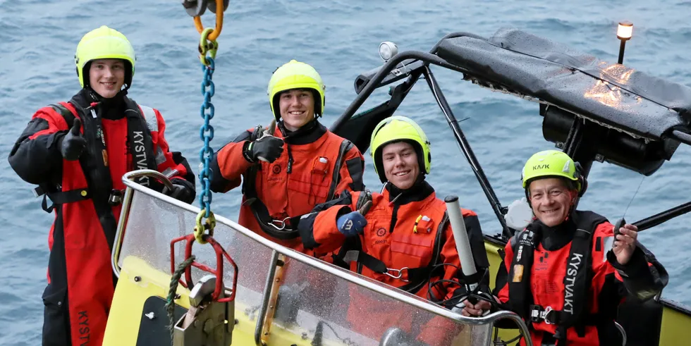 Peter Strømstad, Øyvind Hamre, Oliver Lønningen og Torgeir Standal var årvåkne og fikk fisket opp satellittmerket til HI i Nordsjøen.