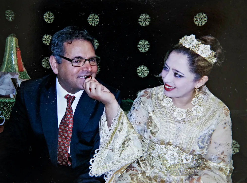 Fatima Zahra Boumaaza ble utestengt på feil grunnlag. Her er hun i bryllupet med ektemannen Reza Bastani.