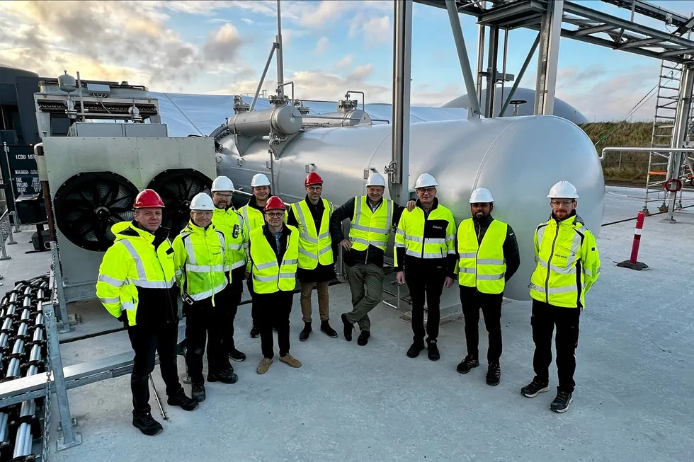 The Stiesdal A/S team in front of the electrolyser. Henrik Stiesdal is fourth from the right, leaning on a colleague.