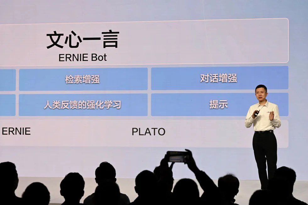 Baidus grunnlegger og konsernsjef Robin Li lanserte språkroboten Ernie Bot i mars. Allerede nå skal den kunne slå Chat GPT 4-versjonen i flere tester.