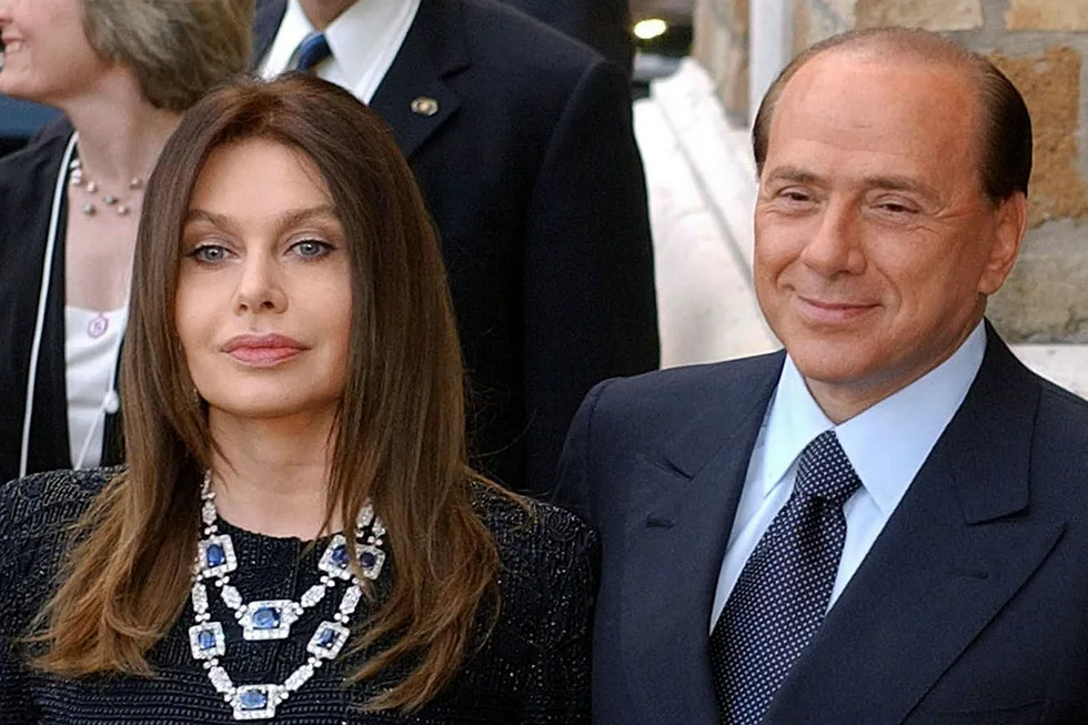 Italias tidligere statsminister vant ankesaken mot sin ekskone Veronica Lario. Bildet er fra da de fortsatt var gift. a Foto: Domenico Stinellis/AP photo/NTB scanpix