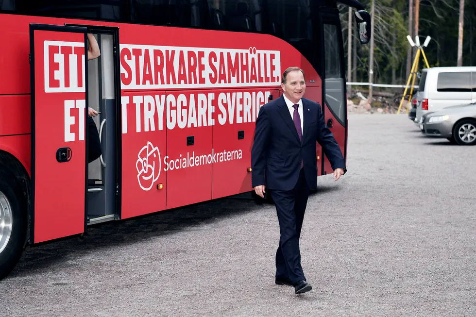 Målingene peker mot stupdykk under valget søndag kveld, men ingen tør satse altfor mye på at ikke statsminister Stefan Löfven får beholde jobben.