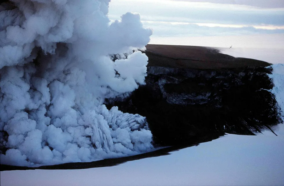Flere vulkaner på Island har vist økt aktivitet de siste månedene. Bildet er fra isbreen Vatnajökull ved Grimsfjell. Foto: Ragnar Axelsson/Morgundbladid/NTB scanpix