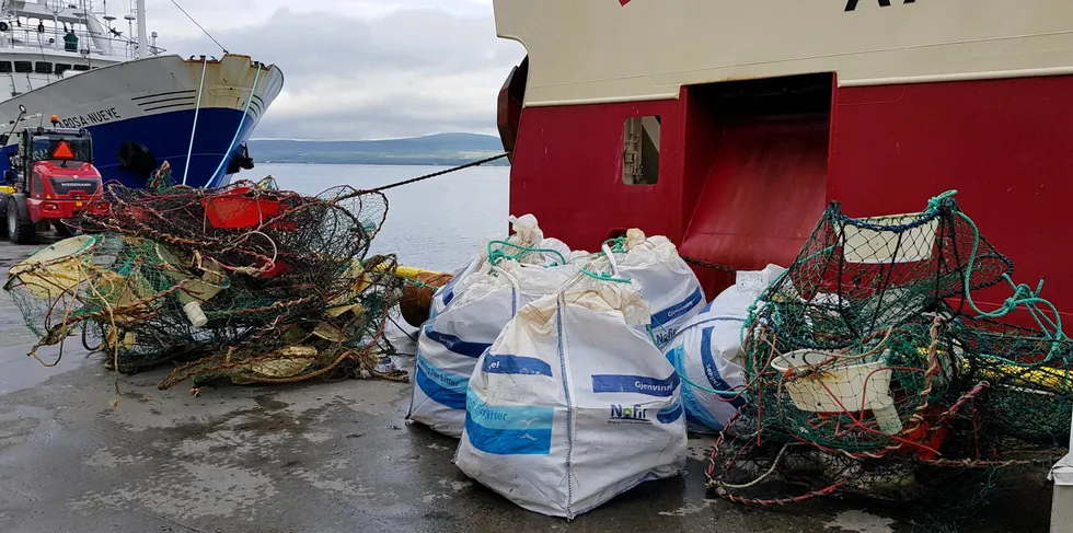 Fiskerne får ikke lenger levere søppel fra havet gratis.