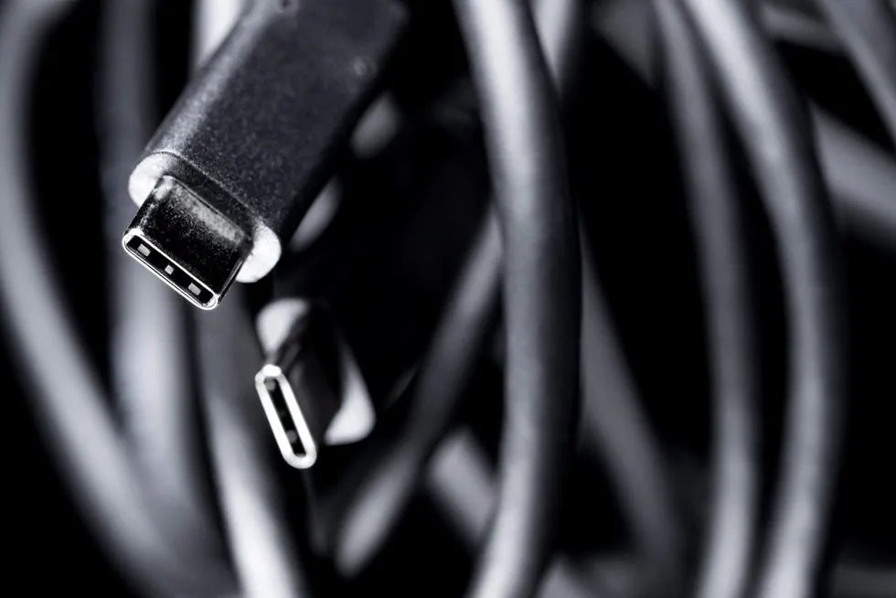 Fra 2024 blir USB-C standard lader for all europeisk småelektronikk.