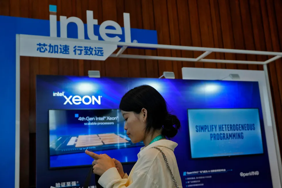 Det kinesiske markedet er svært viktig for Intel. Konsernsjefen advarer USA om å forsøke å frakoble USA og Kina.