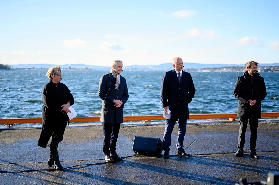 Regjeringsmedlemmer under fremleggelsen av regjeringens havvindplan i 2022. Da var Marte Mjøs Persen fremdeles olje - og energiminister, og Jan Christian Vestre (lengst til høyre) næringsminister.