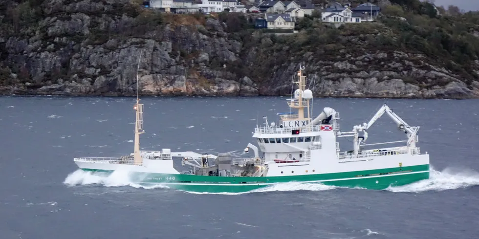 «Røttingøy» tok siste norske loddelast ved Island med en fangst på 700 tonn levert til Ålesund.