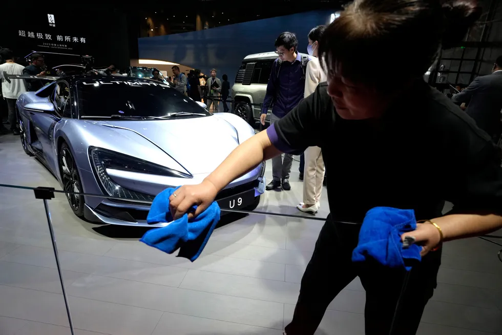 En prototype av Yangwang U9 fra BYD ble vist frem under Auto Shanghai i fjor. I helgen ble bilen offisielt lansert – med en pris på 2,5 millioner kroner.