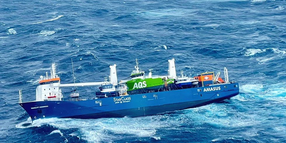 Eemslift Hendrika har blant annet et serviceskip på vei til AQS AS med seg. Skipet har ifølge VG en verdi på 66 millioner kroner.