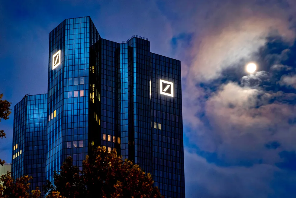 Tysk politi gjennomførte en razzia hos Deutsche Banks hovedkontor og hos kapitalforvalteren DWS tirsdag. Avbildet er førstnevntes hovedkontor i Frankfurt.