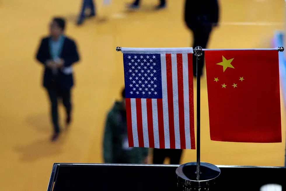 USA og Kina har hatt handelssamtaler på telefon.