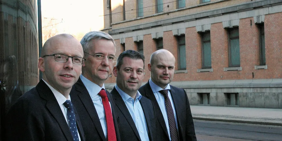Ledelsen i Bakkafrost på plass i Oslo. Fra venstre: Rúni M. Hansen, styreleder; konsernsjef Regin Jacobsen; Havsbrún-direktør Odd Eliasen og finansdirektør Gunnar Nielsen.