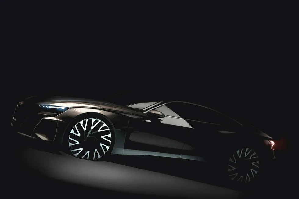 Slik ser den kommende Tesla-utfordreren Audi E-tron GT ut. Bilen kommer i 2020. Foto: Audi