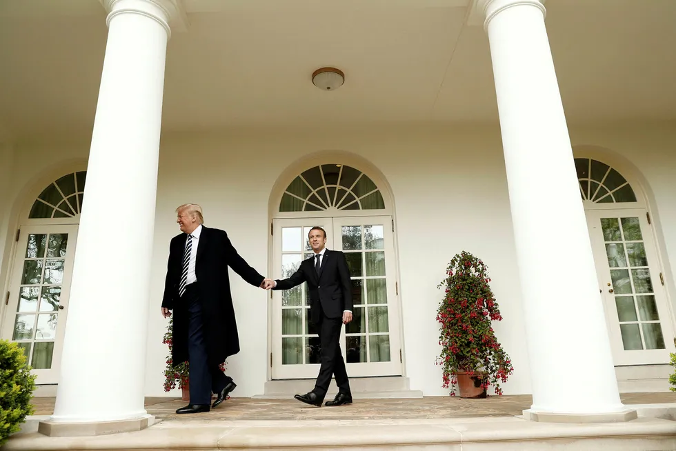 Frankrikes president Emmanuel Macron frykter at USAs president Donald Trump skal vrake atomavtalen med Iran 12. mai. Denne uken var Macron på besøk i Det hvite hus. Foto: Kevin Lamarque/Reuters/NTB Scanpix