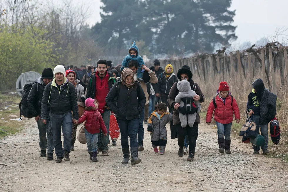 Høsten 2015 da det kom flere asylsøkere fra Syria til Norge i løpet av et par måneder enn det normalt gjør på ett år, viste ingen når «toppen» var nådd, skriver innleggsforfatteren. Her ses flyktninger på grensen mellom Nord-Makedonia og Hellas i 2015.