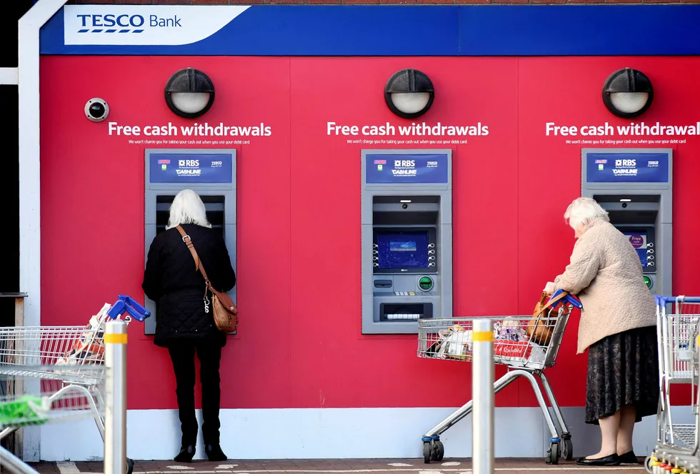 Tesco Bank skal ha blitt utsatt for det verste cyberangrepet mot en britisk bank noensinne. Foto: Paul Ellis/AFP/NTB Scanpix