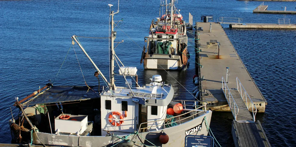 FATTIG: Skagerrak er et fiskefattig hav. Reketråling er noe av det kommersielle fisket som foregår der. På bildet er fiskebåter til havn ved Verdens Ende på Tjøme.