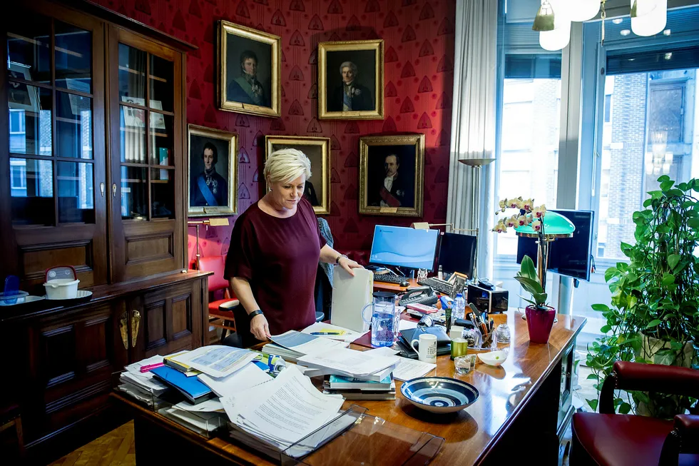 Finansminister Siv Jensen (Frp) på kontoret sitt i finansdepartementet etter å ha lagt frem forslag til statsbudsjett for neste år. Foto: Gorm K. Gaare