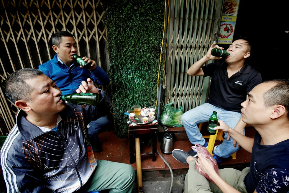 Thailenderen Charoen Sirivadhanabhakdi er blitt landets nest rikeste. Denne uken betalte han over 40 milliarder kroner for sikre seg en majoritetspost i Vietnams største ølbryggeri, som blant annet står bak Saigon Beer. Foto: Kham/Reuters/NTB Scanpix