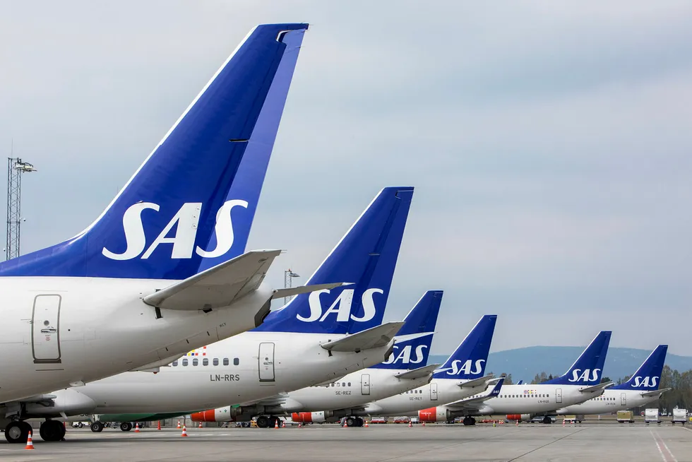 SAS antyder i et brev til Luftfartsverket at kundene som har penger til gode for kansellerte flyvninger vil kunne få disse innen nyttår. Men selskapet tar forbehold.