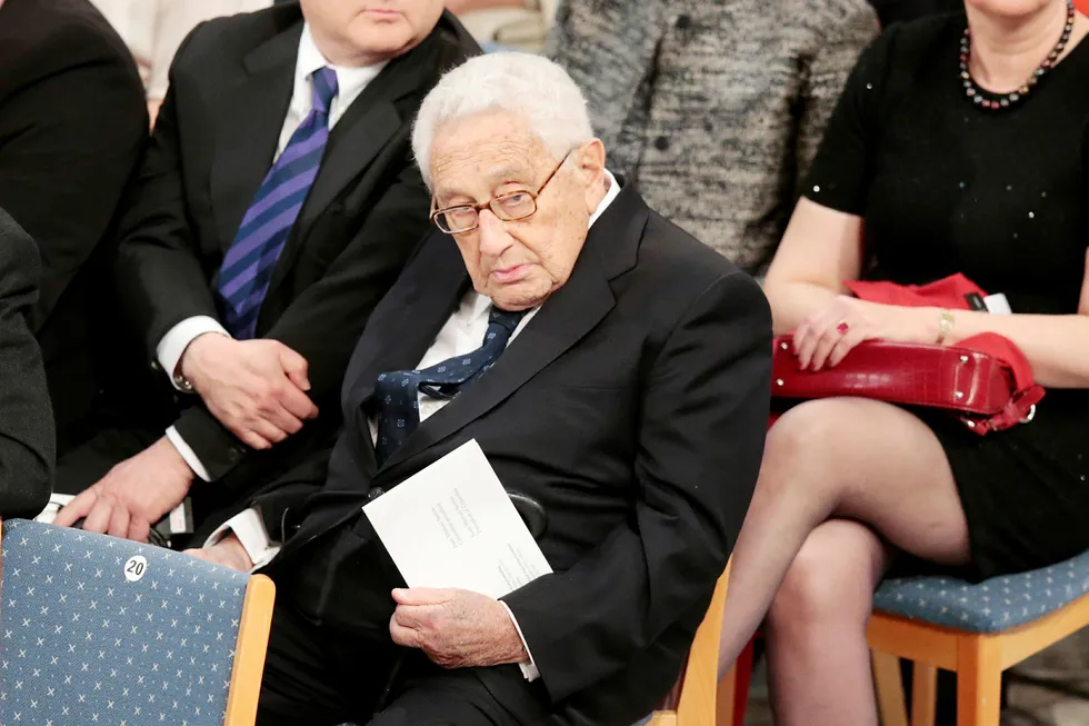 USAs tidligere utenriksminister, Henry Kissinger, var tilstede da Nobels fredspris 2016 ble tildelt Colombias president Juan Manuel Santos lørdag. Foto: Lise Åserud/NTB scanpix