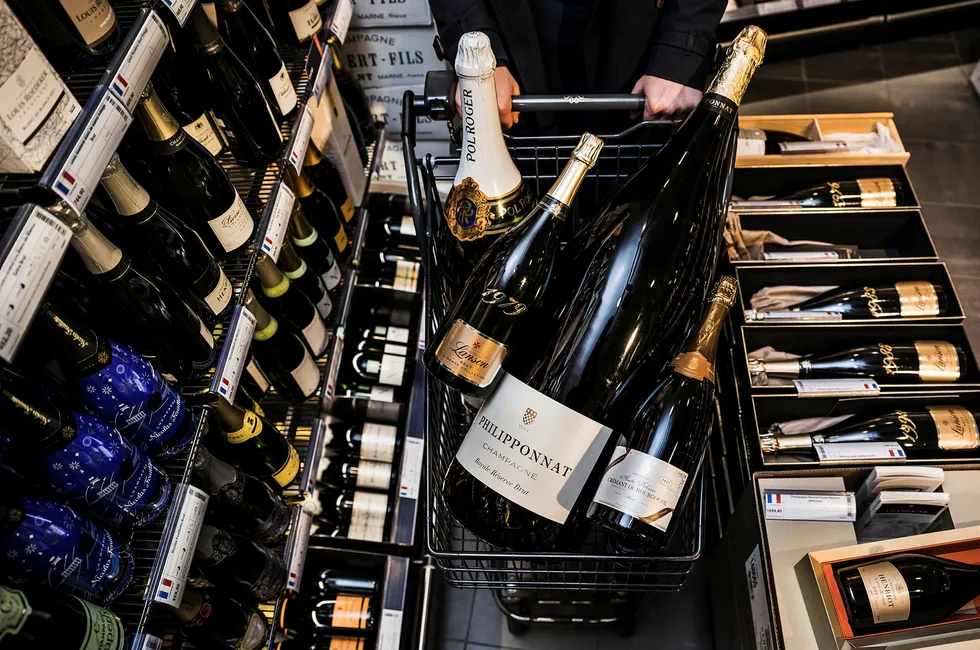 Magnumflasker kan passe til champagnefrokost på nasjonaldagen.